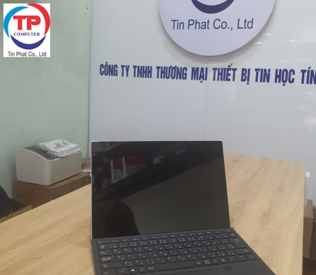 Surface Pro 5 Core I5 7300U ,RAM 4G, 128G SSD/ 12.3"